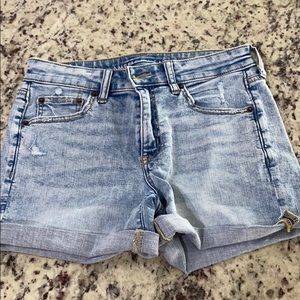 American Eagle size 6 vintage wash jean shorts